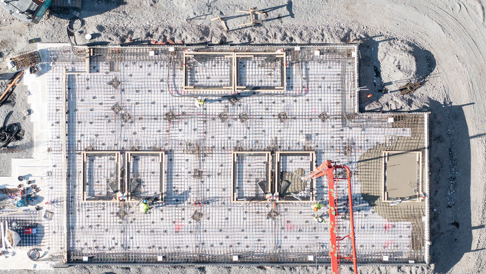 Drönarfoto över en byggarbetsplats.