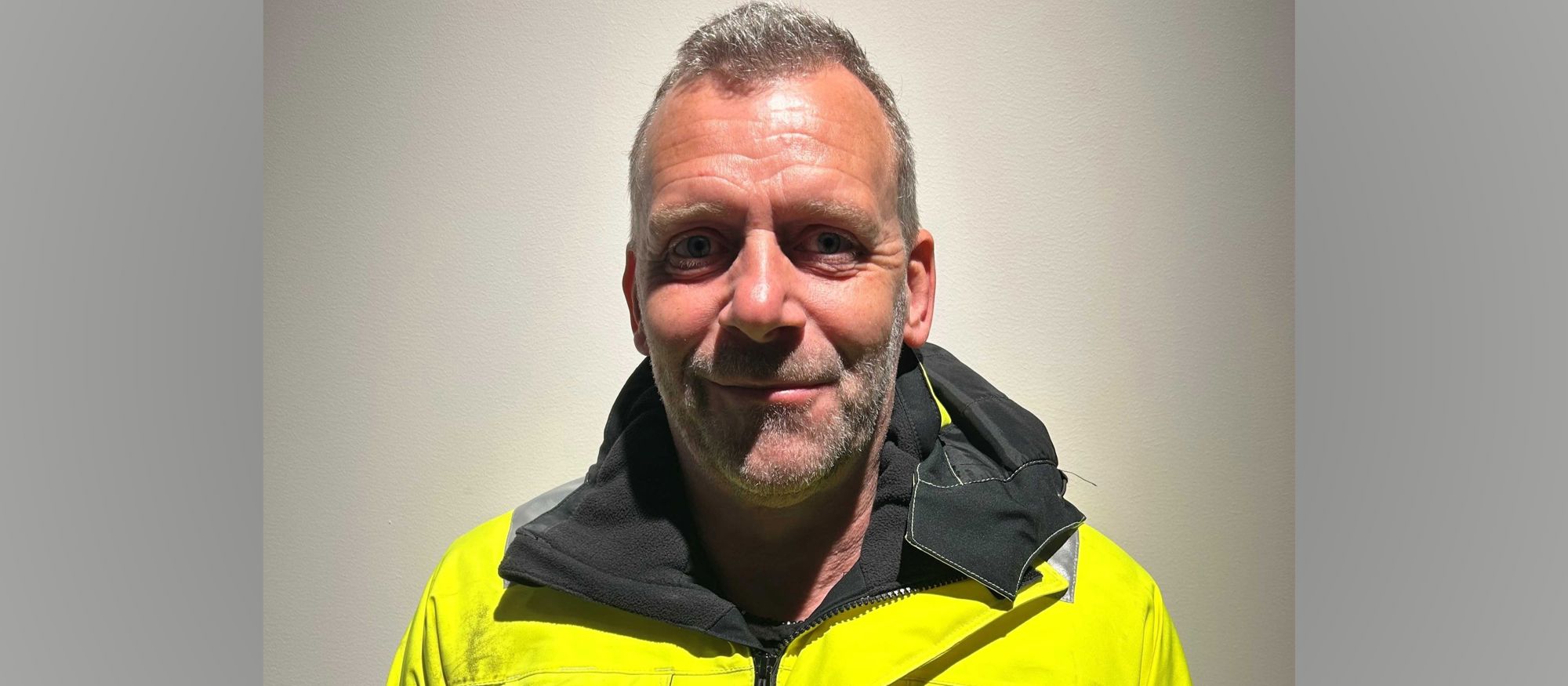 Porträtt av Per-Erik Pettersson, en man i gul varseljacka